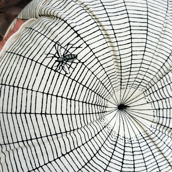 John Derian Tangled Web Spider + Web Round Linen & Cotton Pillow Halloween NWT - Picture 5 of 5